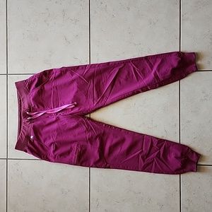 Figs regular waist Zamora Dark Magenta small scrub joggers